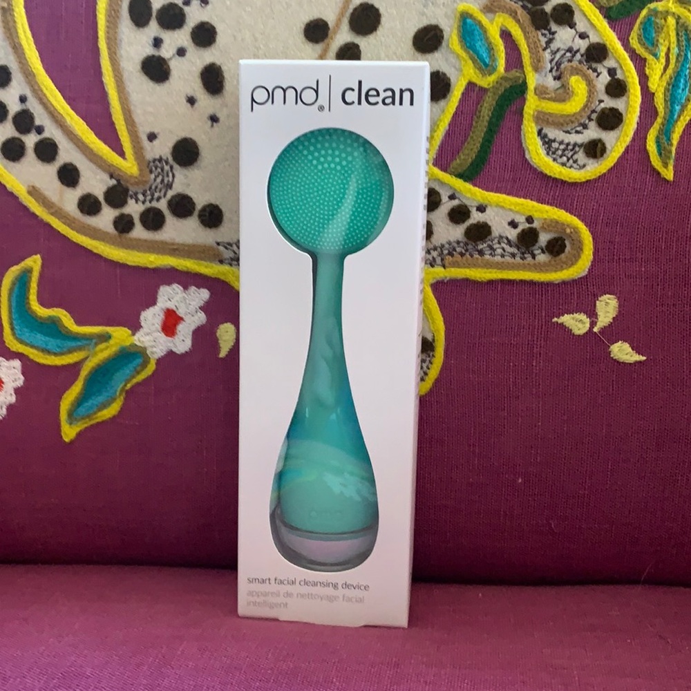 PMD Clean facial cleansing device in Teal